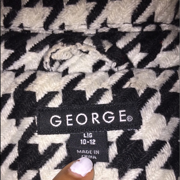 A black and white trench coat - Picture 2 of 4